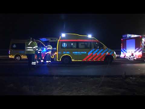 TVEllef: Vrachtwagen botst op auto langs A73 bij Sint Joost