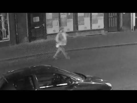 Arnhem: Agressieve man steekt vrouw (26) op Steenstraat